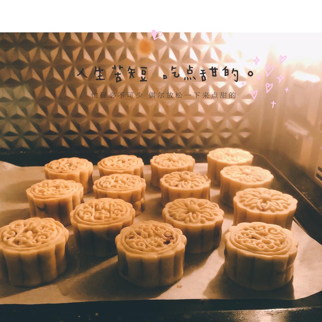 广式月饼－－蛋黄豆沙月饼