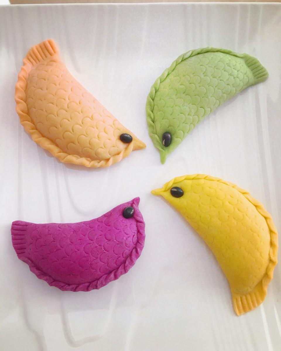 蝶汐舞做的年年有余(鱼)之【彩色小鱼饺子的包法】