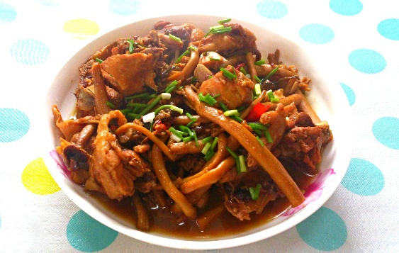 茶树菇炖鸡