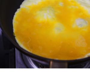 蒜薹炒鸡蛋的做法 步骤2