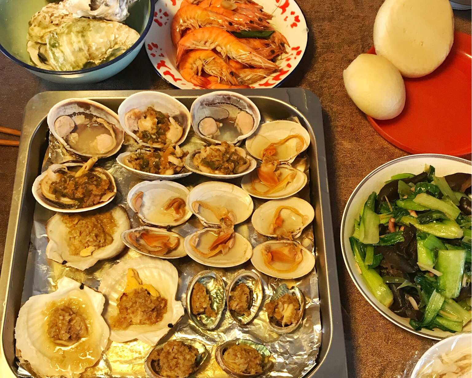 厨艺小白也可清蒸鲜天鹅蛋，扇贝，黄金贝，鲍鱼（内附详细处理鲜活贝类过程）海鲜大烩的做法