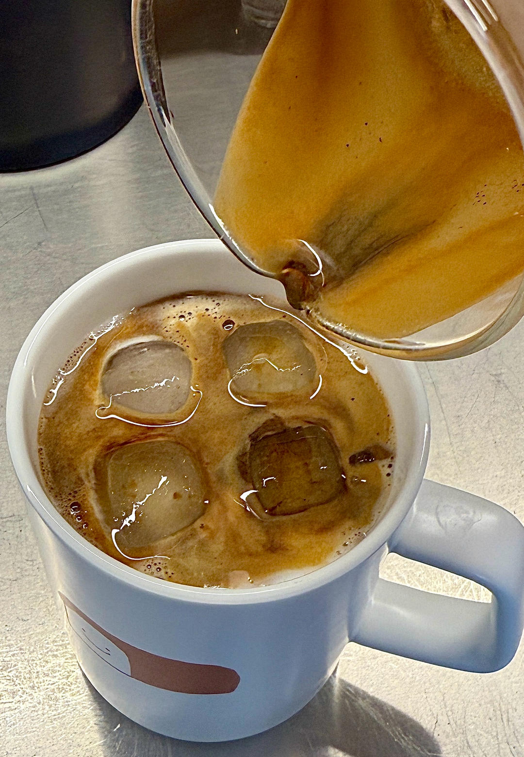 一杯提神冰拿铁