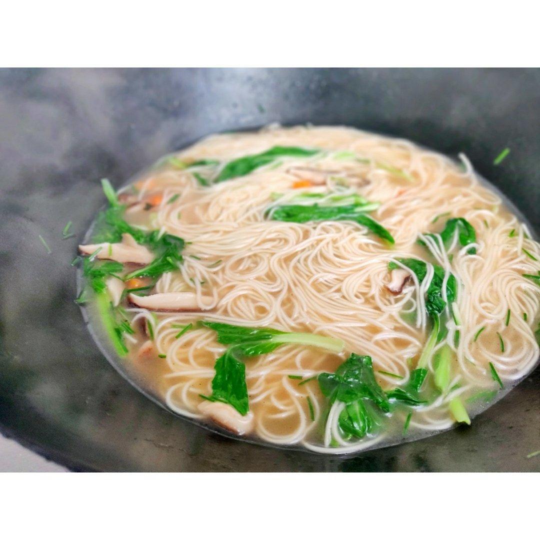 家常清汤面
