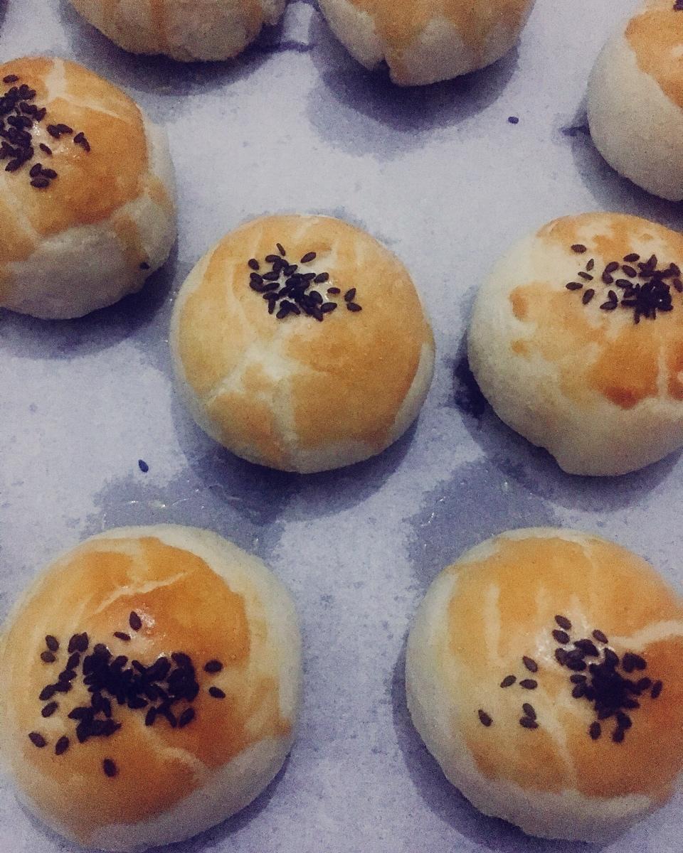 视频 手把手教你做蛋黄酥 厚皮还不用揉出膜 特别好吃