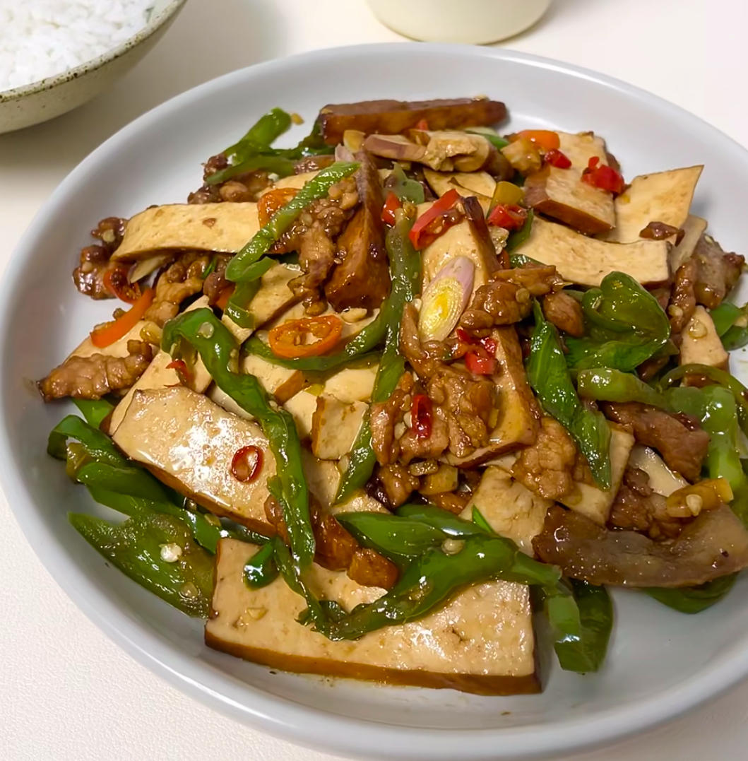 青椒香干炒肉丝