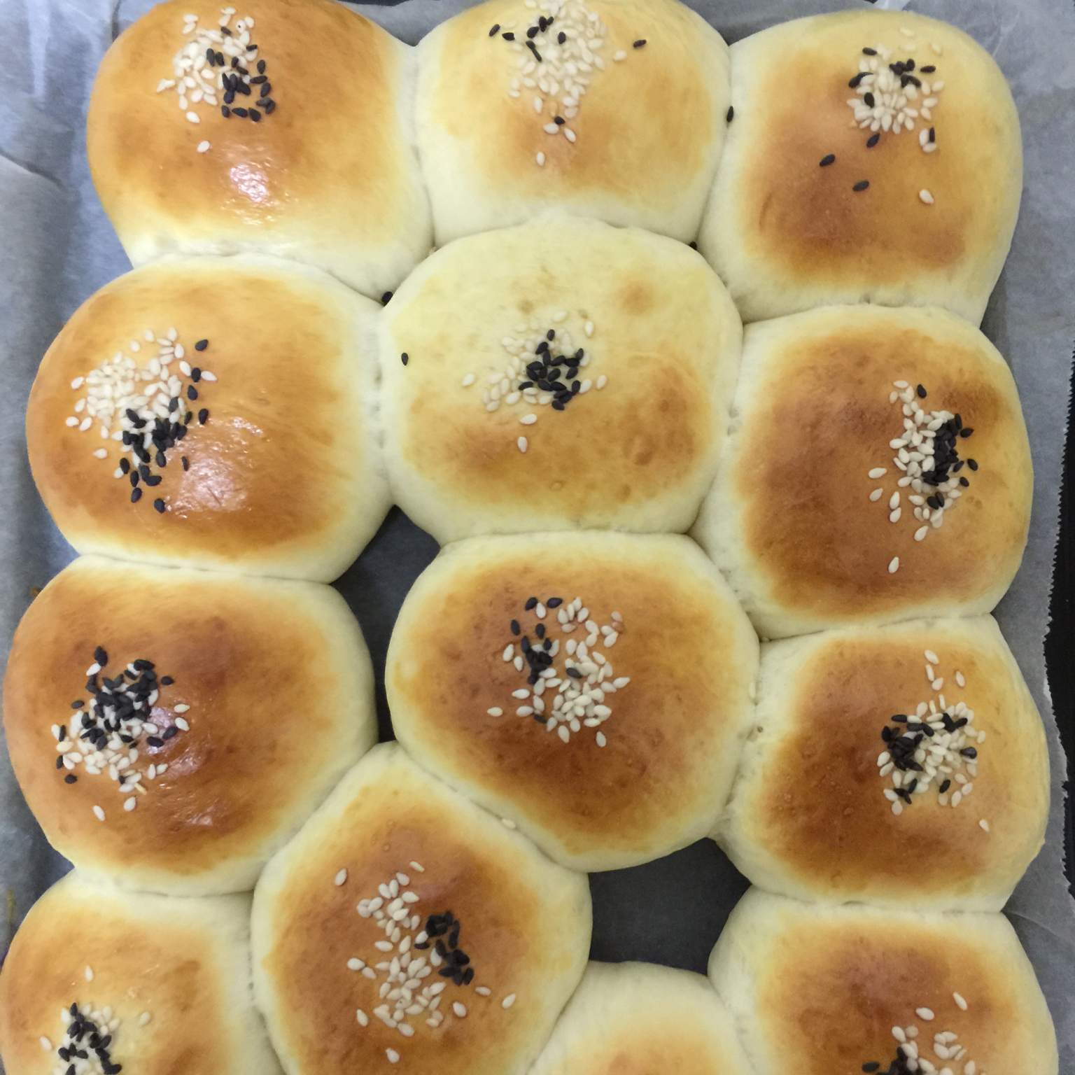 大人小孩都爱不释口的【蜂蜜牛奶小餐包】