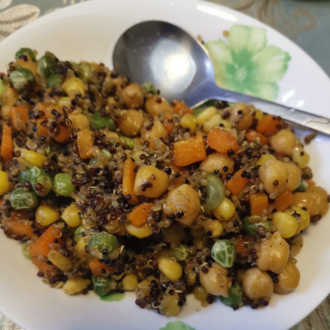 三色鹰嘴豆藜麦饭