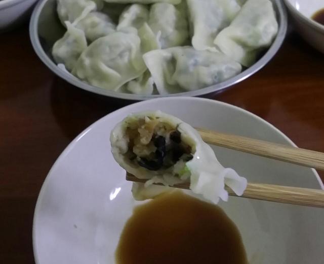 菌菇素三鲜水饺的做法