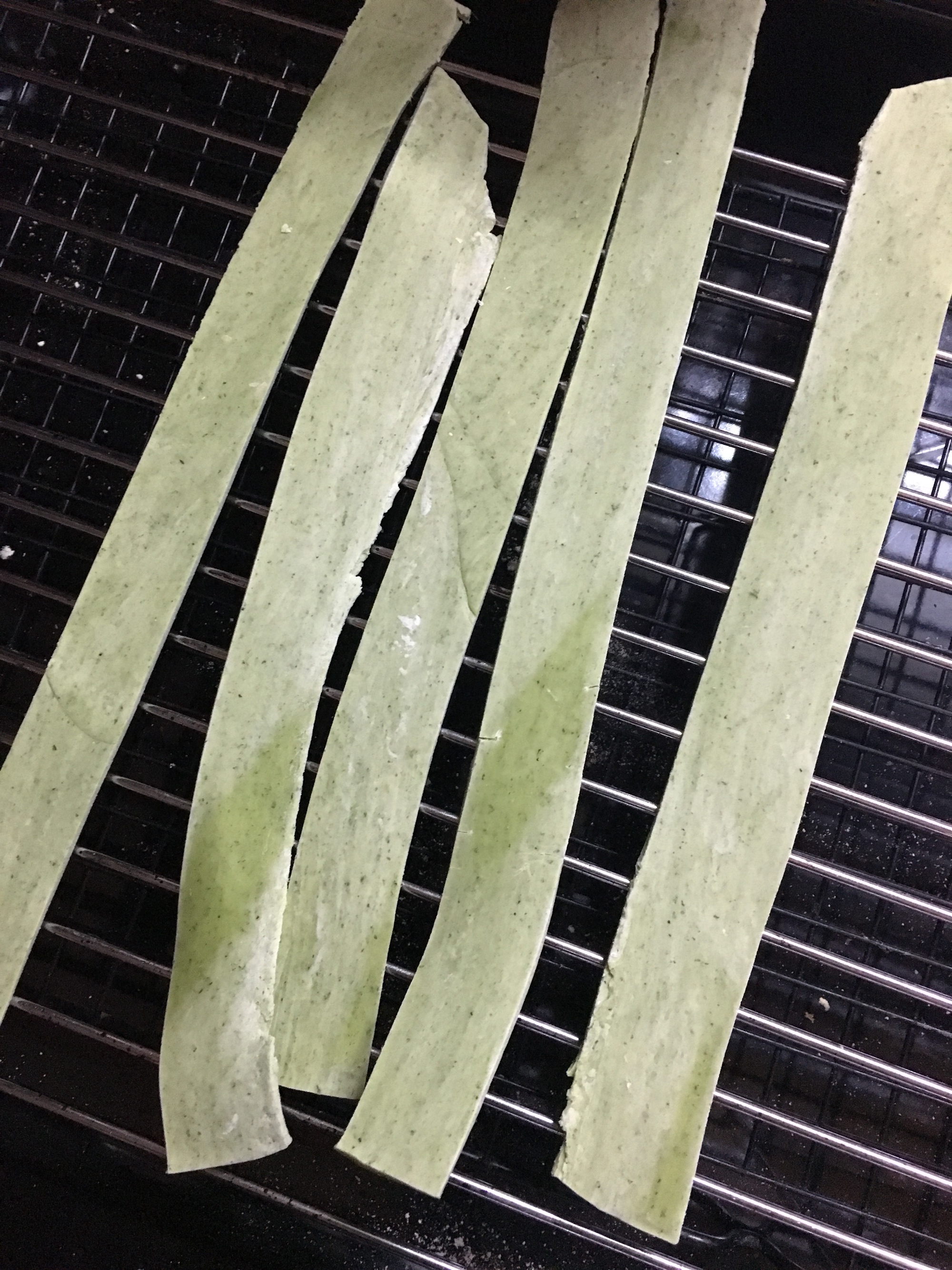 蒜蓉茴香海鲜菠菜面（天然酵种）的做法 步骤2