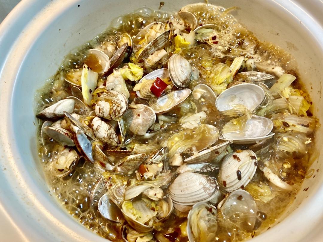 鲜虾蛤蜊粉丝煲