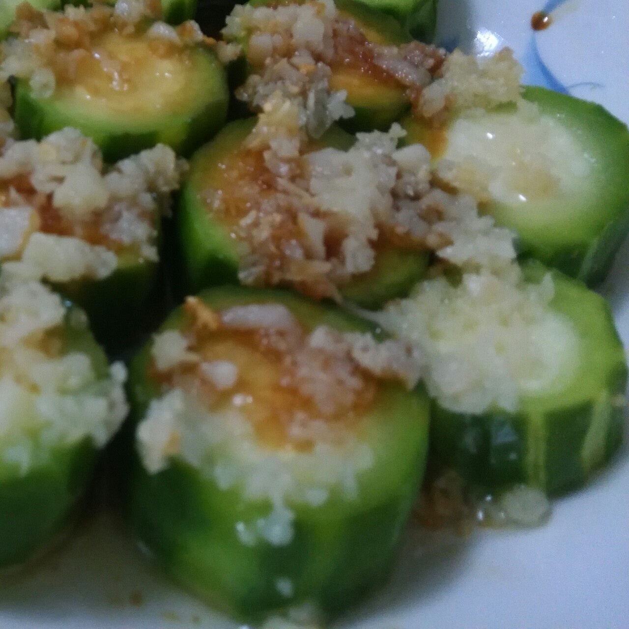 只需要五分钟就可以的美味蒜蓉蒸丝瓜