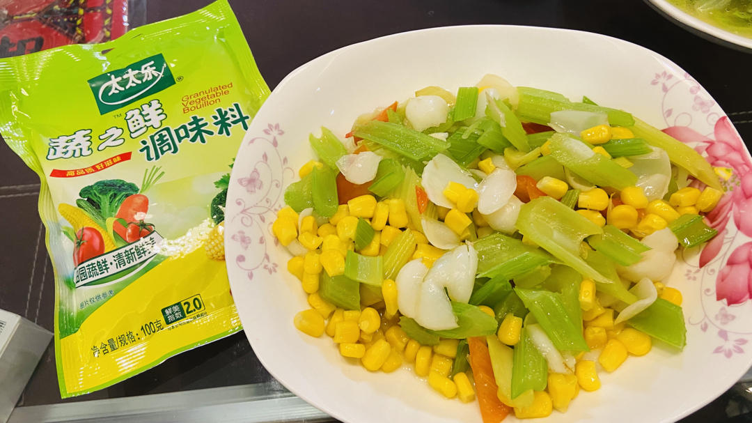 健康低卡家常菜 - 西兰花虾仁木耳炒蛋