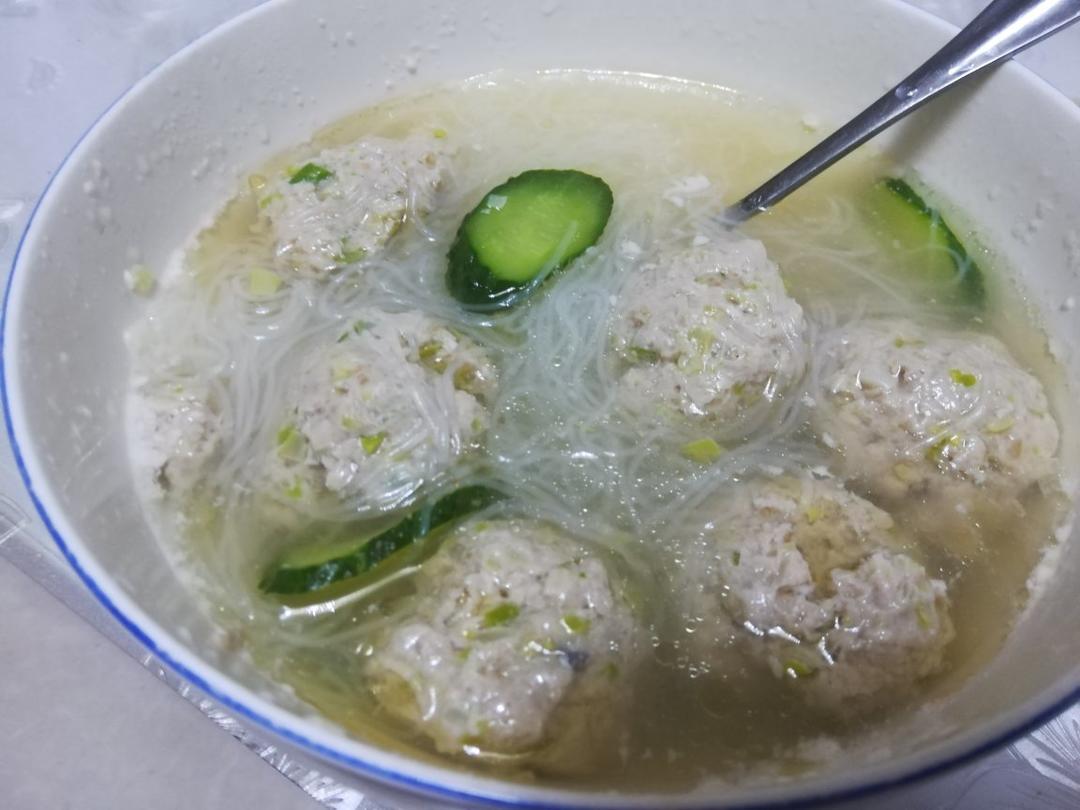 丸子粉丝汤（清淡黄瓜味）