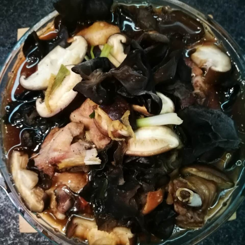 香菇黑木耳蒸鸡