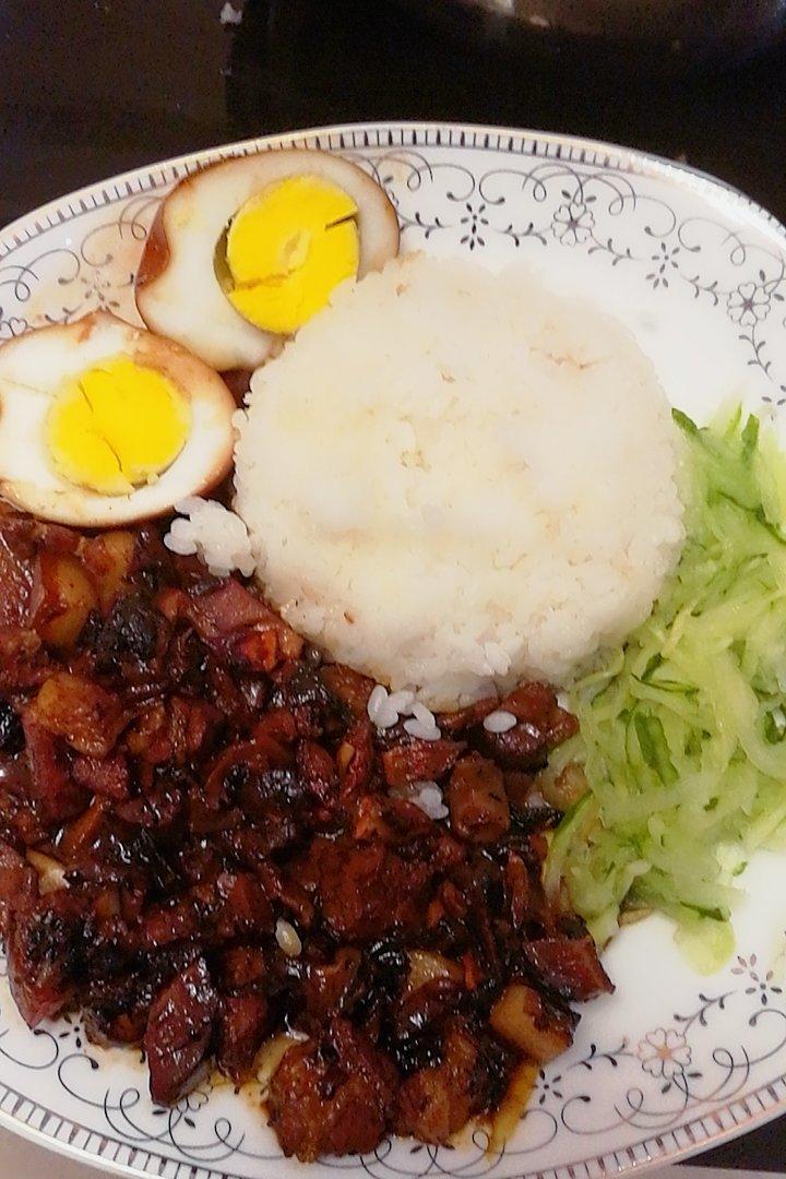 洋葱酥卤肉饭