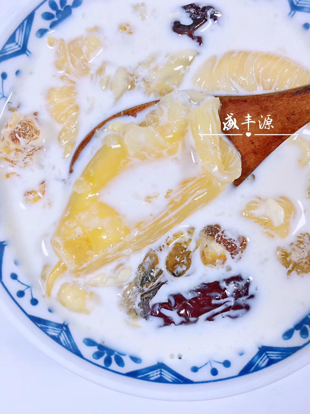 吃出冻龄牛奶肌·花胶炖奶的做法