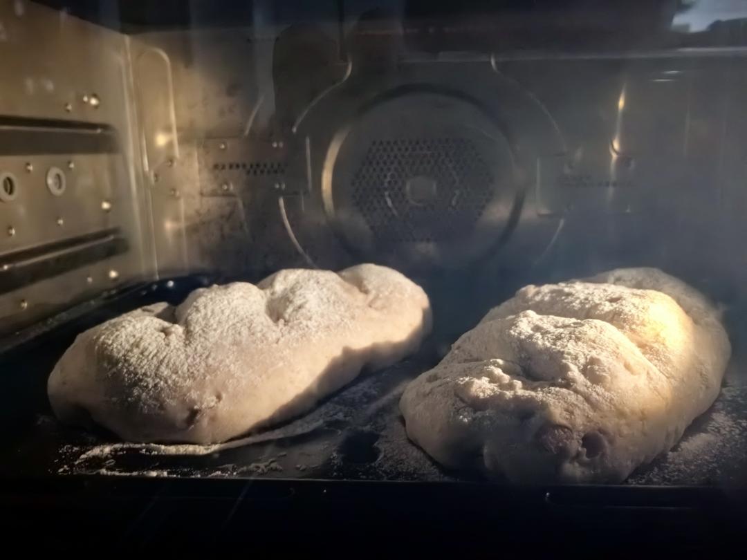 全麦蔓越莓核桃软欧包
