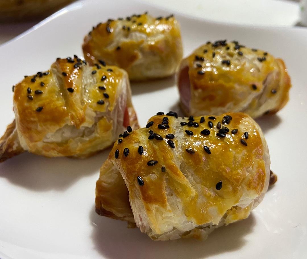香肠酥皮卷：手抓饼皮还能这样吃，不用和面快速搞定早餐