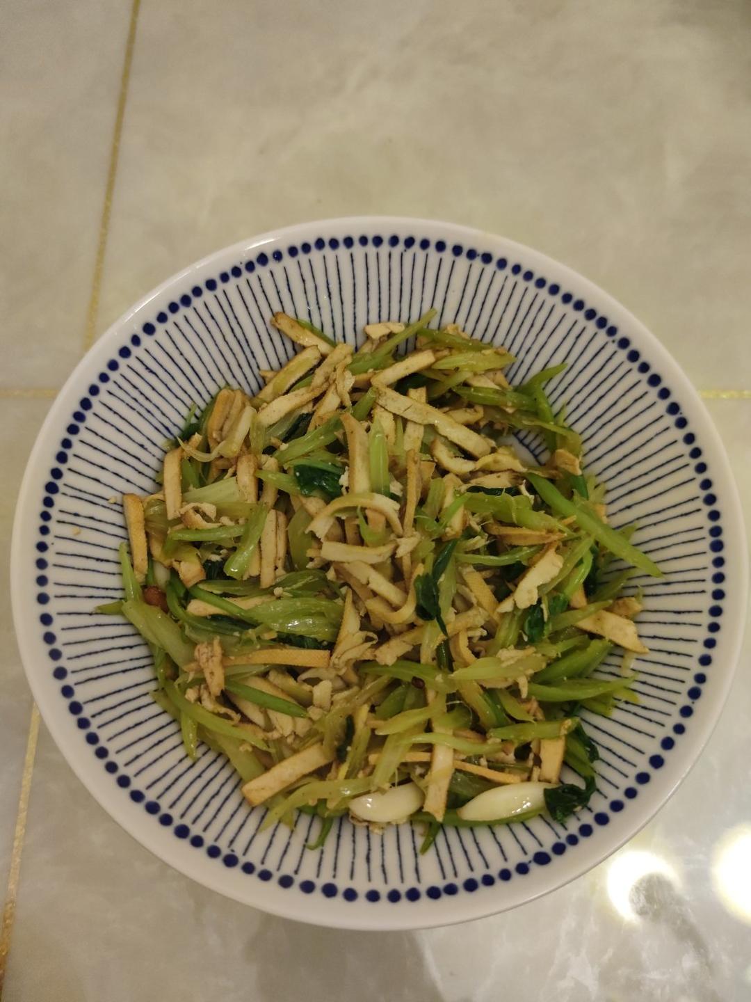 芹菜炒香干