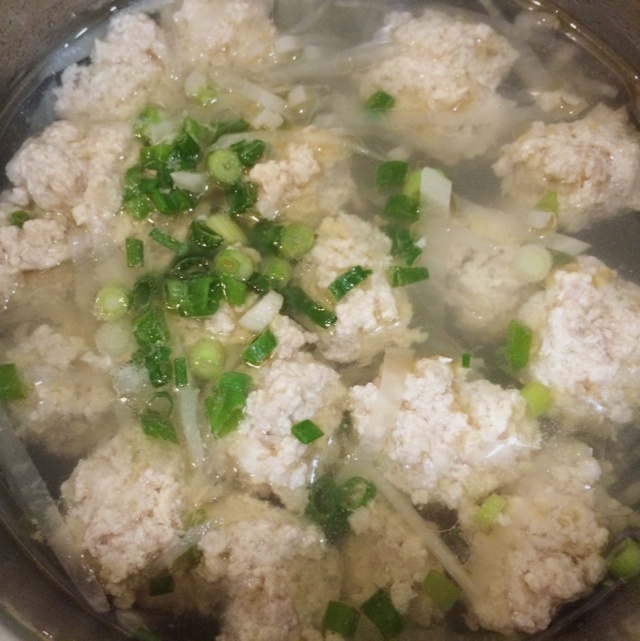 【10分钟系列】白萝卜豆腐圆子汤