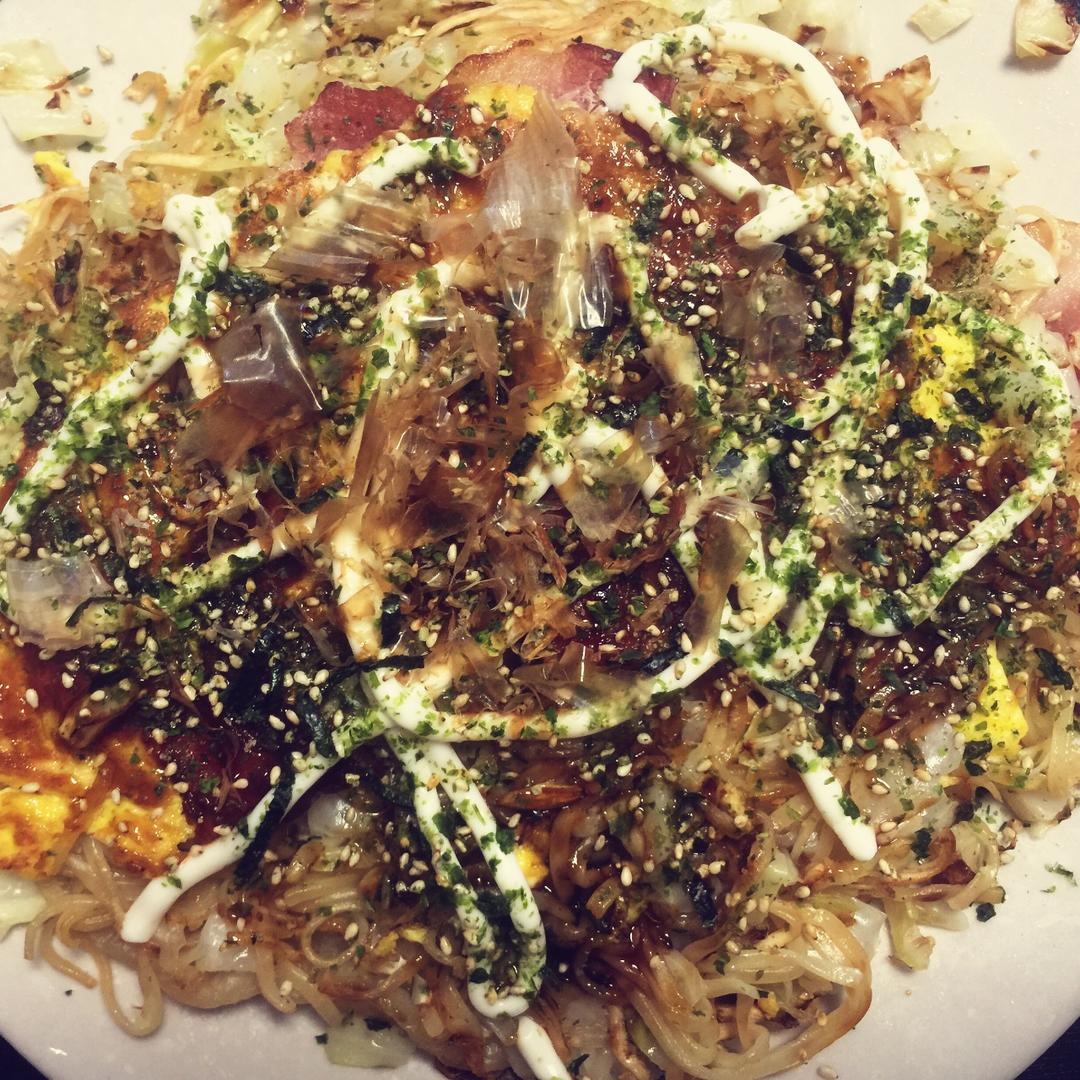 广岛风杂样煎饼（お好み焼き）