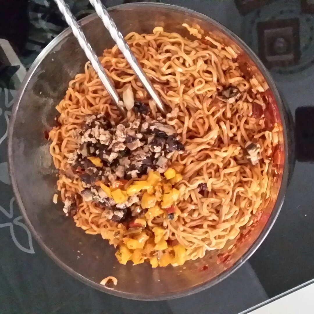 辣辣的干拌面