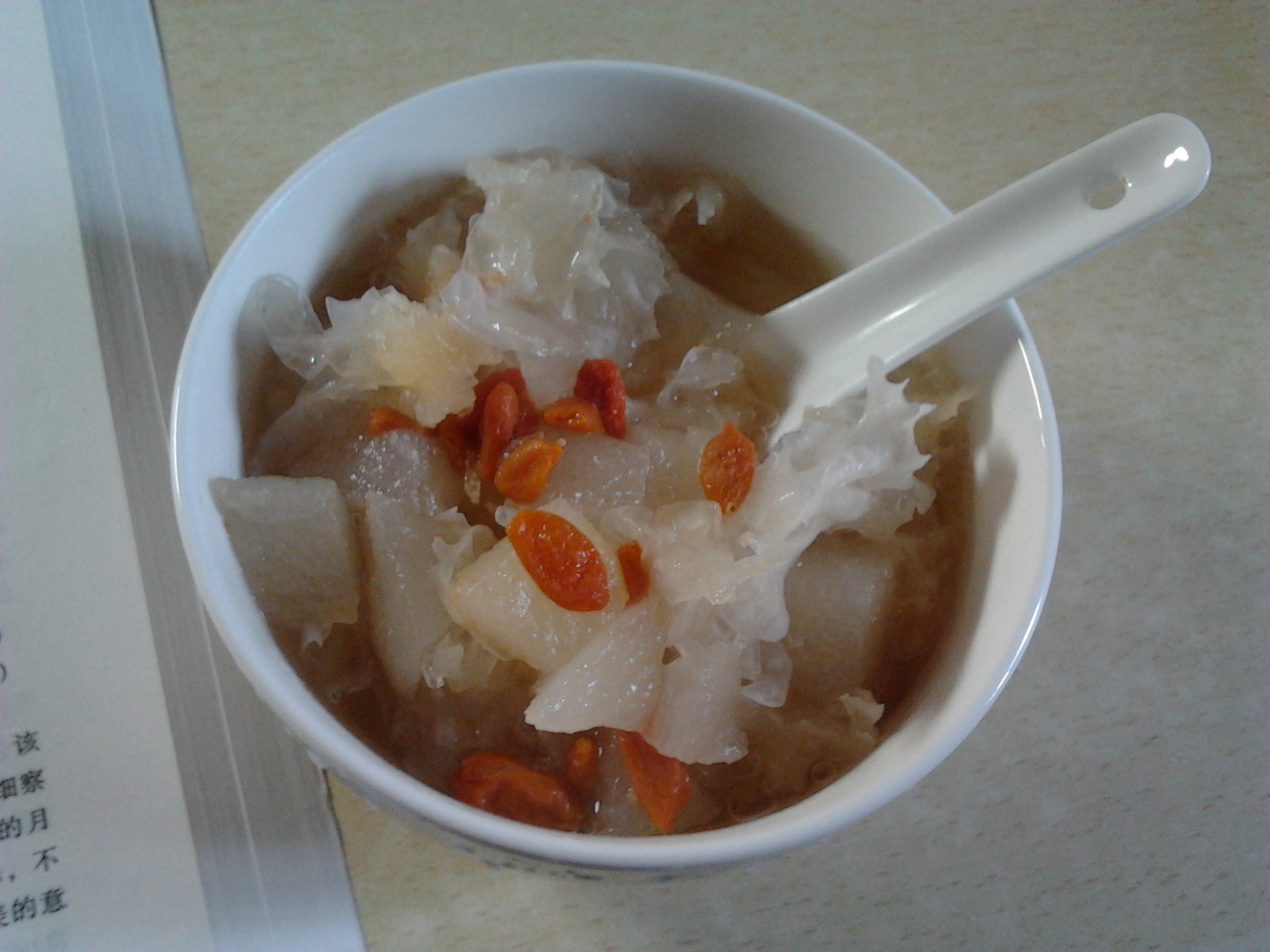 冰糖梨子银耳羹