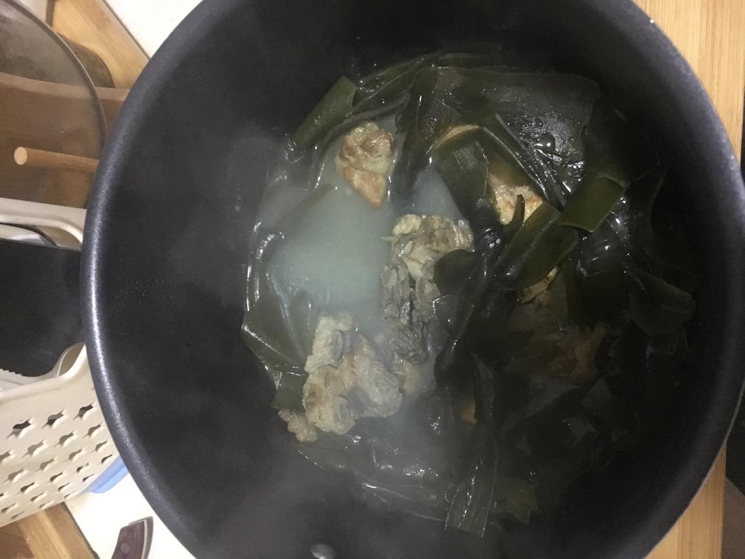海带排骨肉汤
每日一汤养生