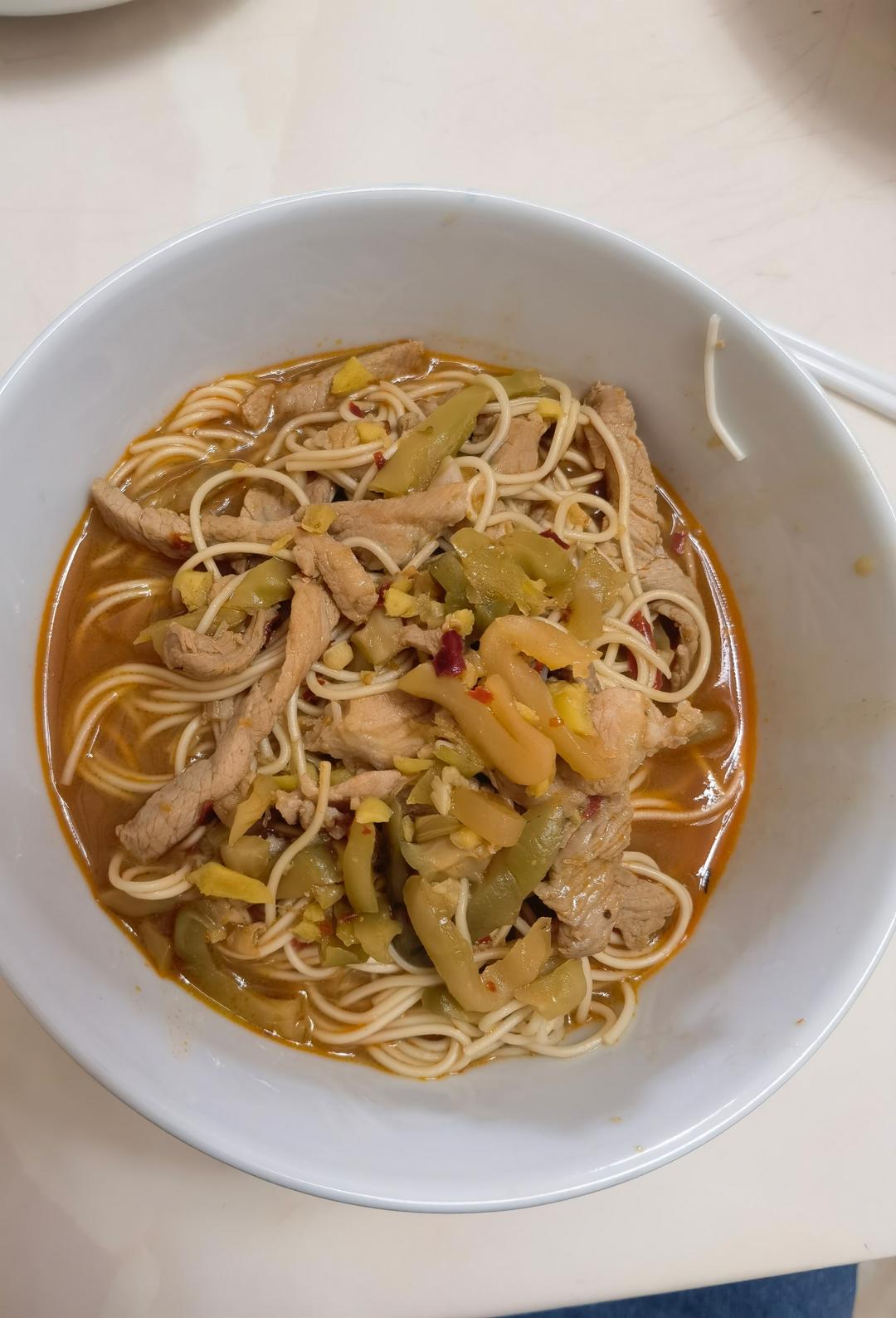 夏天来了，没胃口就来份香辣开胃榨菜肉丝粉