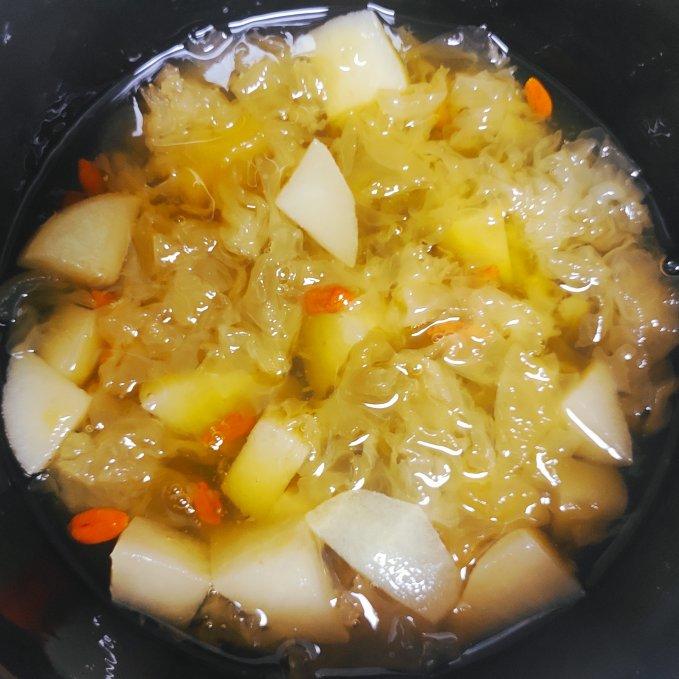 冰糖银耳梨汤