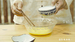 简单易做的小甜品—牛奶鸡蛋布丁的做法 步骤3