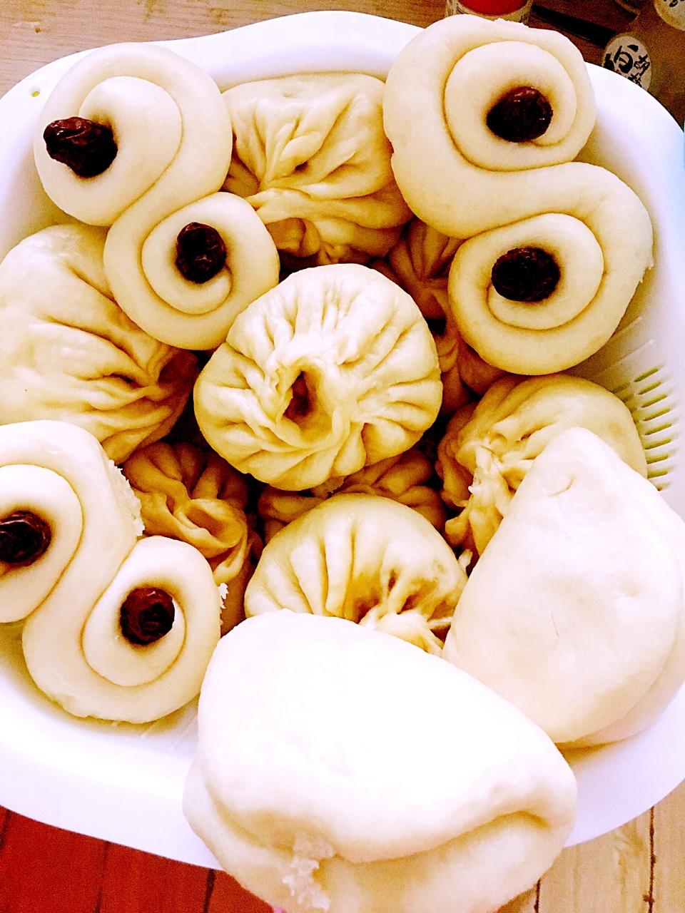 昊妈双儿做的芹菜馅包子