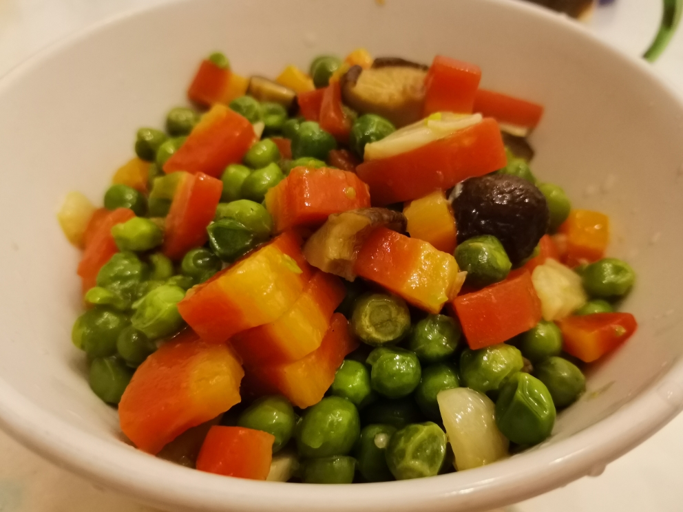 胡萝卜焖豌豆的做法