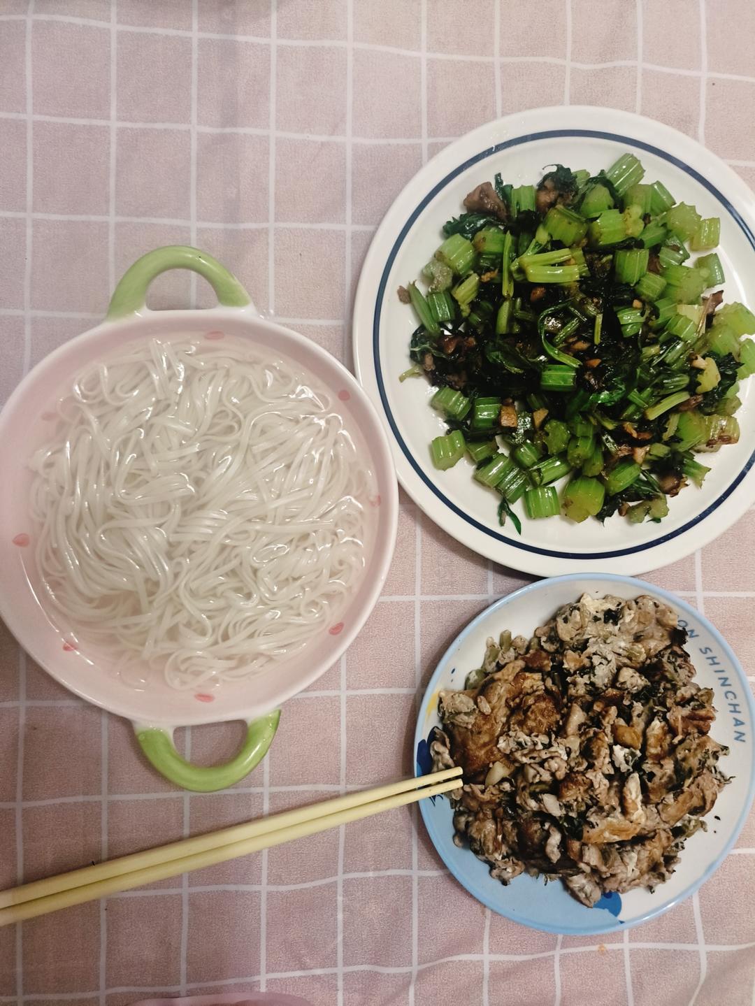 芹菜炒肉