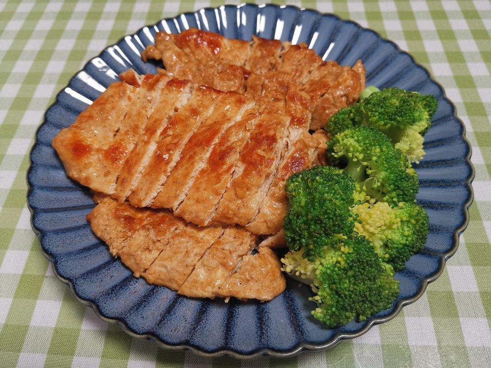 【嫩煎鸡胸肉】