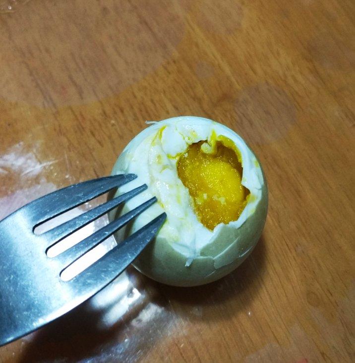 自制咸蛋： 100%出油起沙的咸蛋