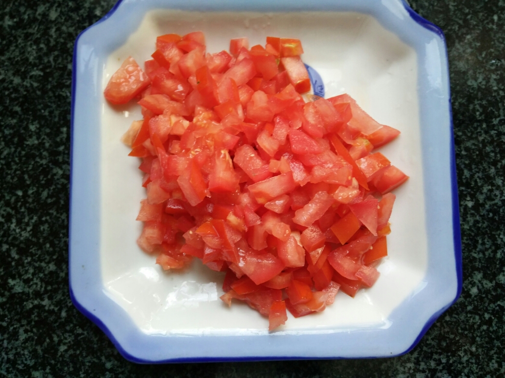 简易西红柿炒通心粉的做法 步骤1