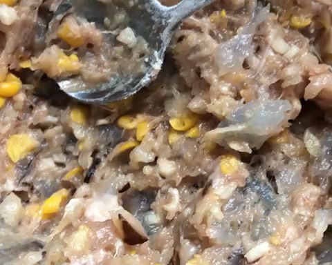 玉米香菇猪肉虾仁馅馄饨的做法