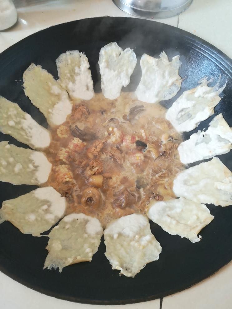 地锅鸡贴饼子