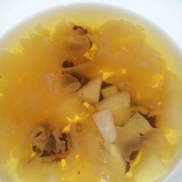 冰糖银耳雪梨汤