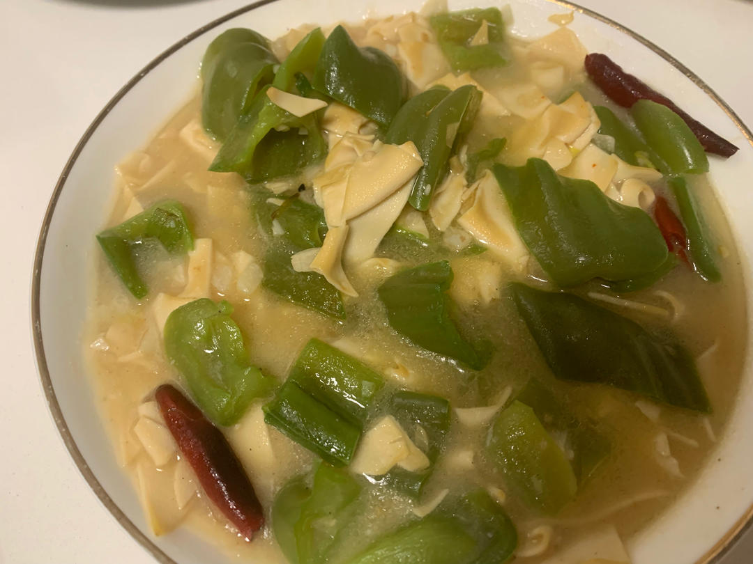 尖椒干豆腐不要直接炒，大厨教你技巧，鲜香滑嫩味道好，太香了