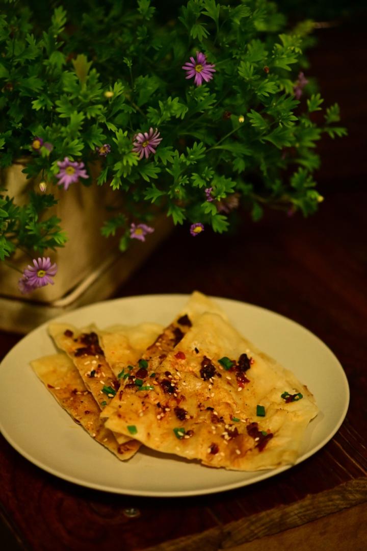 让人充满食欲的酱香饼，又香又脆哦