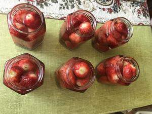 储存很久的草莓罐头的做法 步骤5