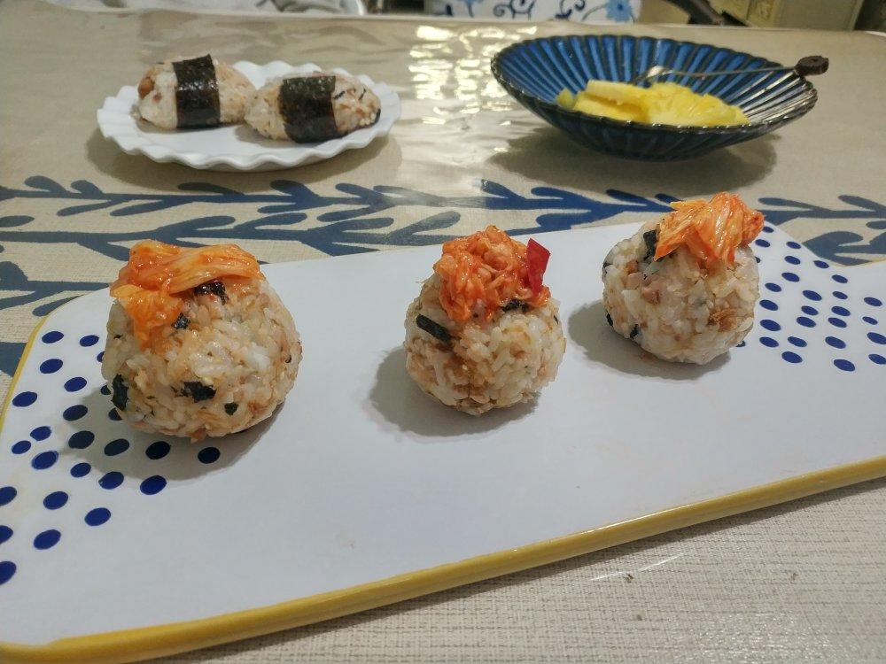 五分钟快手金枪鱼海苔饭团