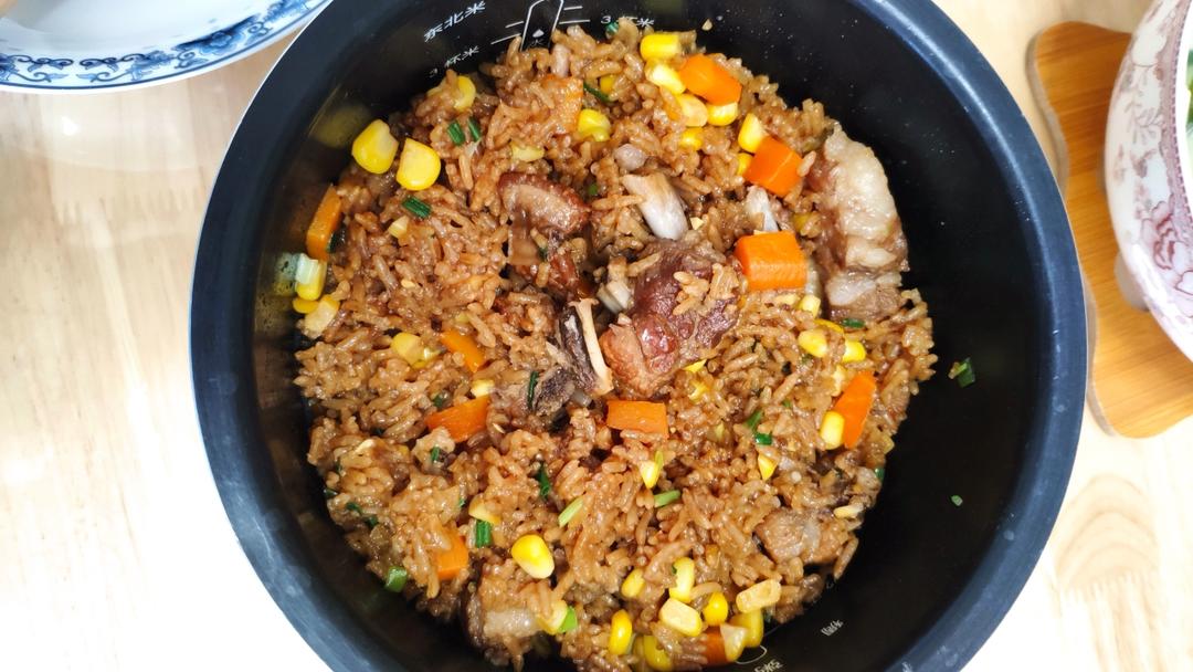 【排骨焖饭】