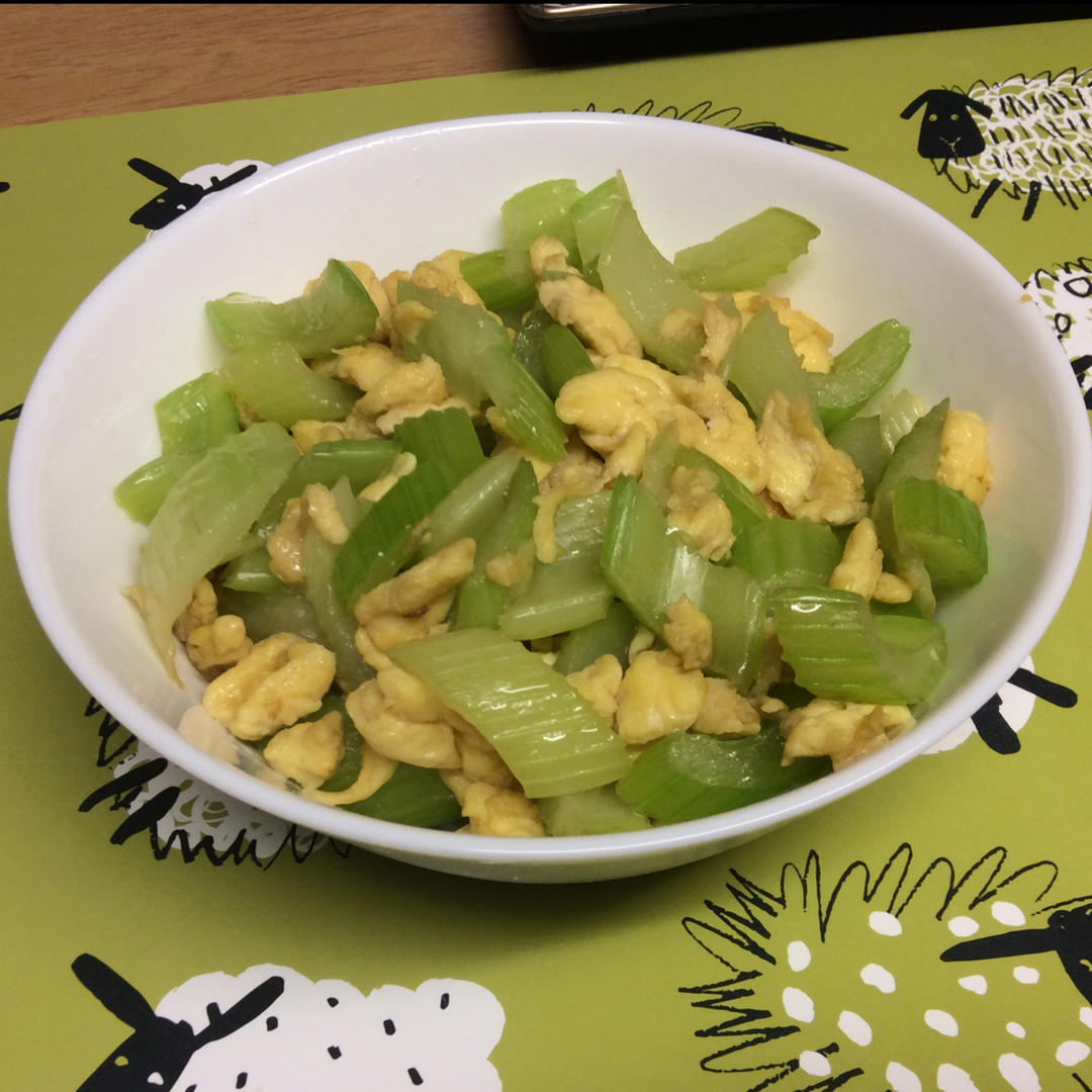 芹菜炒鸡蛋