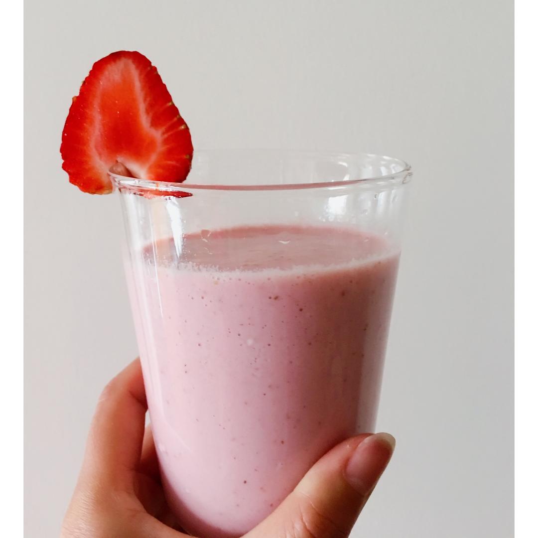 冰冰006做的草莓奶昔