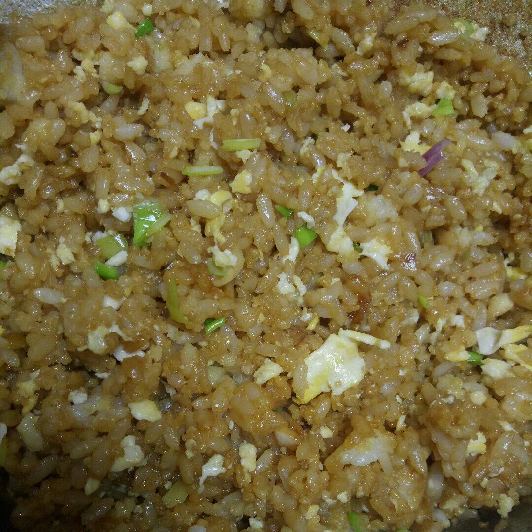 好吃到停不下来的酱油蛋炒饭