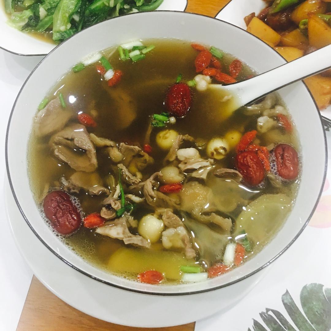 桂圆莲子猪心汤