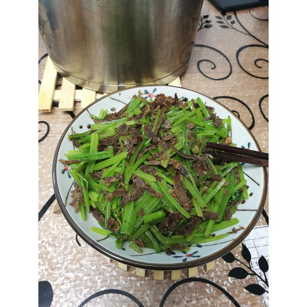 芹菜炒肉